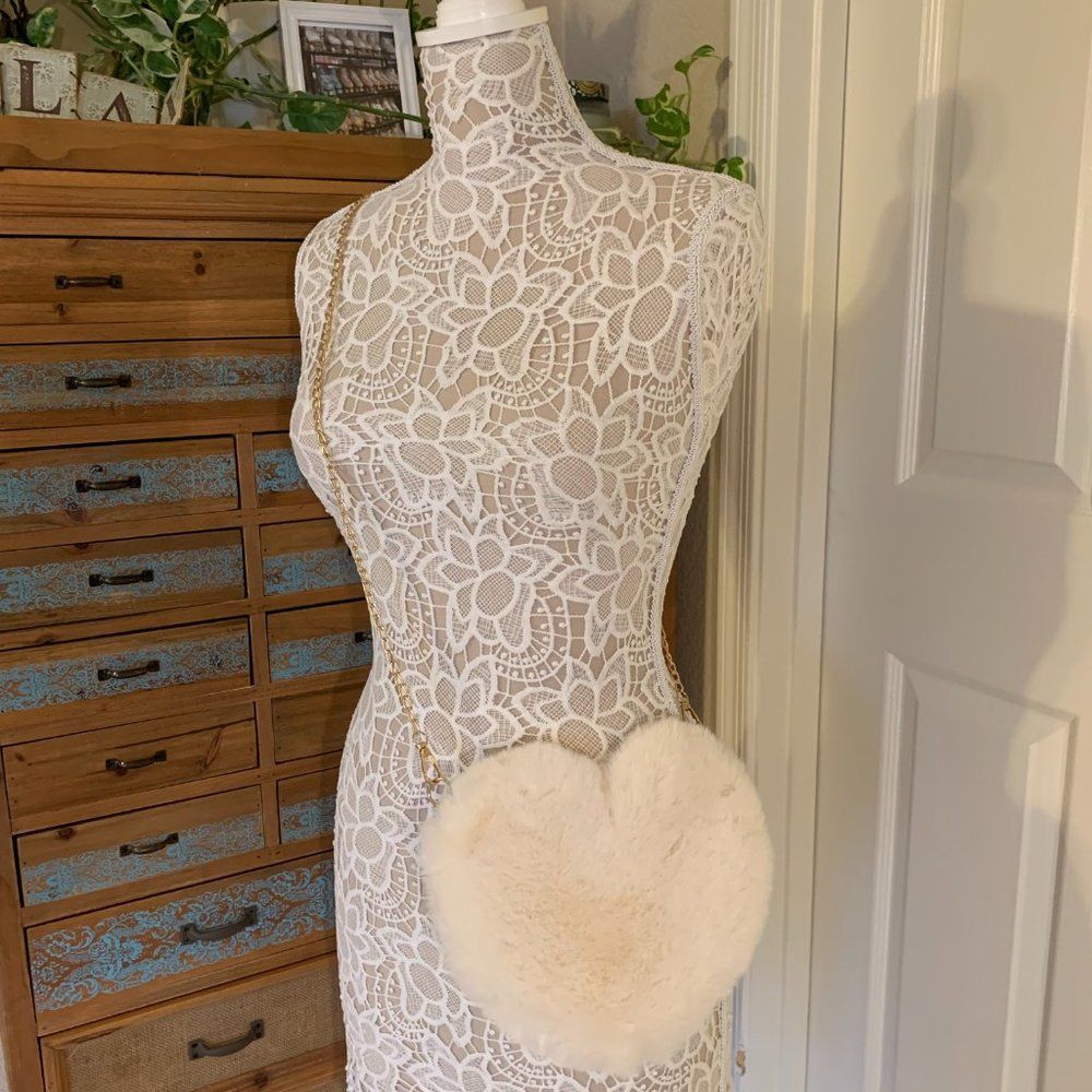Heart Shaped Faux Fur Crossbody Bag - White- NWT - Picture 2 of 10